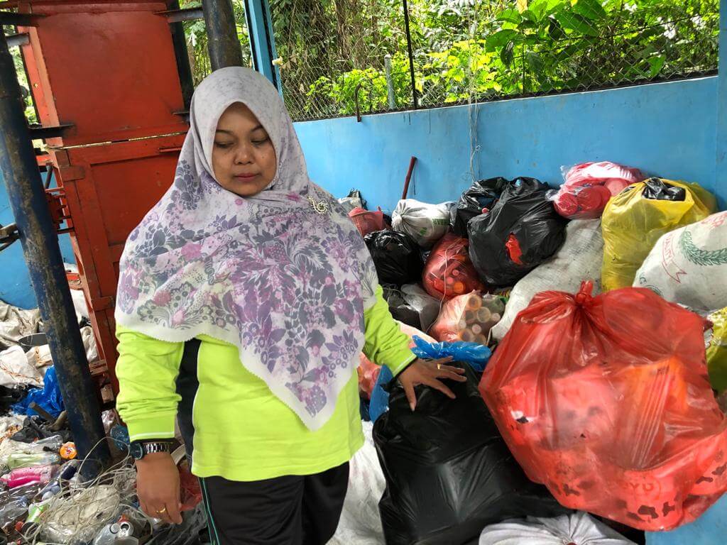 Mendulang Uang dari Sampah Terbuang-2