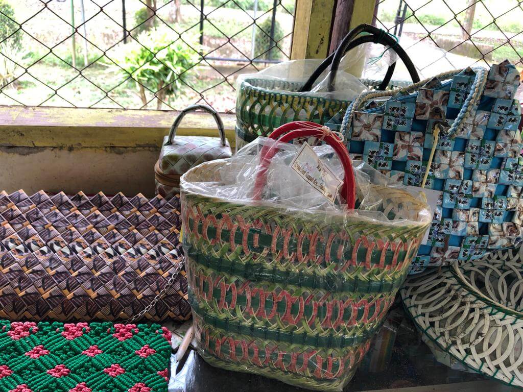 Mendulang Uang dari Sampah Terbuang-4